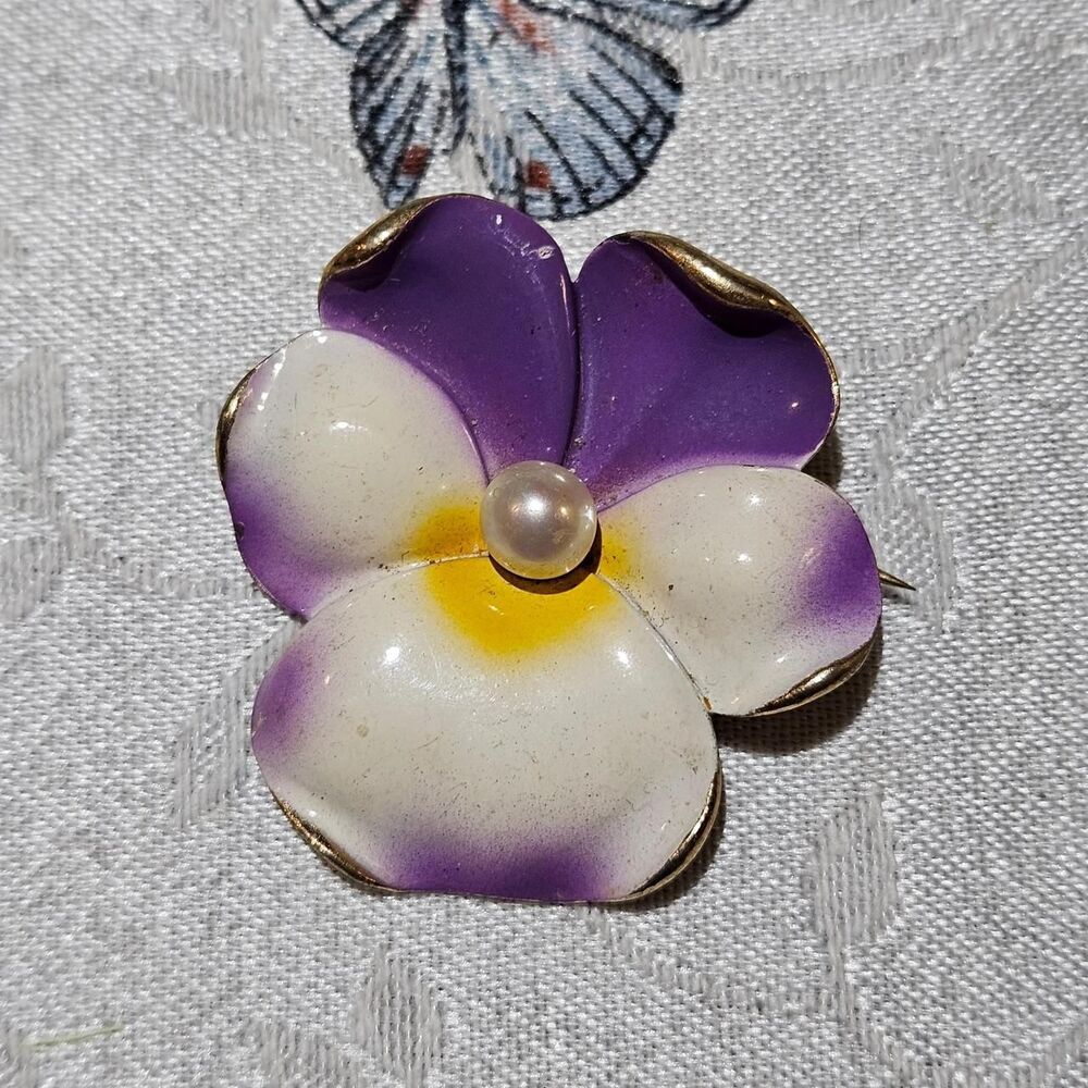 vintage cottagecore whimsical purple pansy brooch
